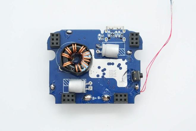 OC方案绿联100W大功率快充移动电源拆